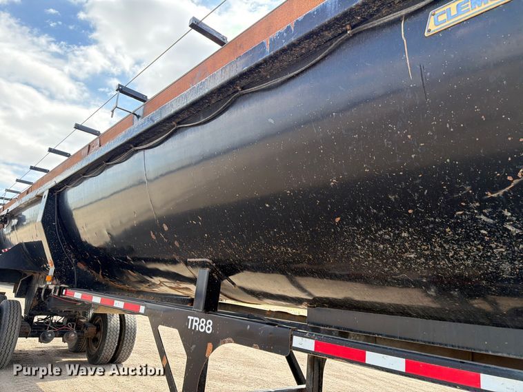 image for item FM7533 1999 Clement RKHL3226 end dump trailer