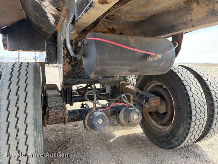 image for item FM7533 1999 Clement RKHL3226 end dump trailer