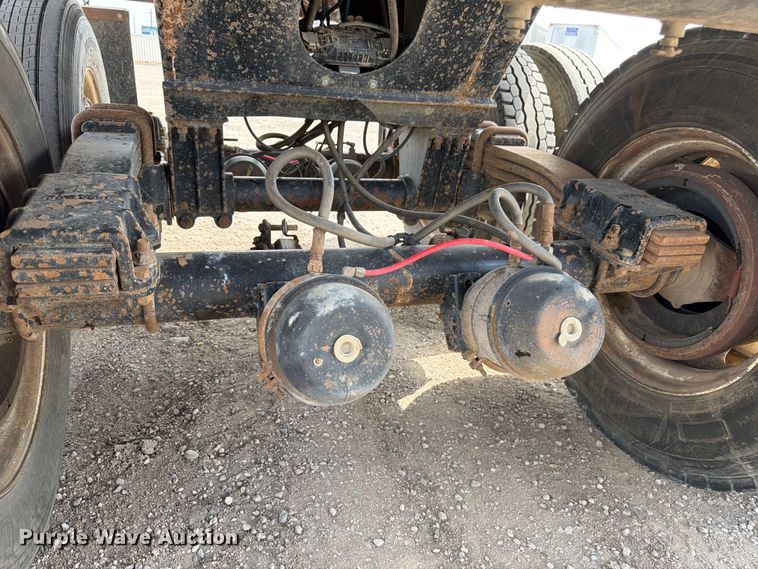 image for item FM7533 1999 Clement RKHL3226 end dump trailer