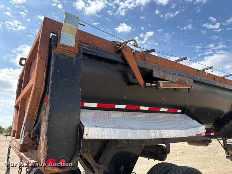 image for item FM7533 1999 Clement RKHL3226 end dump trailer