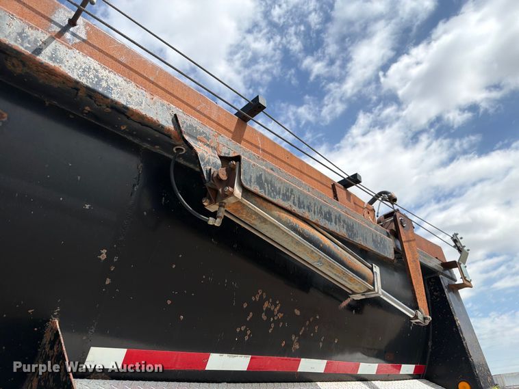 image for item FM7533 1999 Clement RKHL3226 end dump trailer