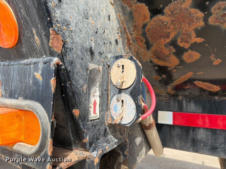 image for item FM7533 1999 Clement RKHL3226 end dump trailer