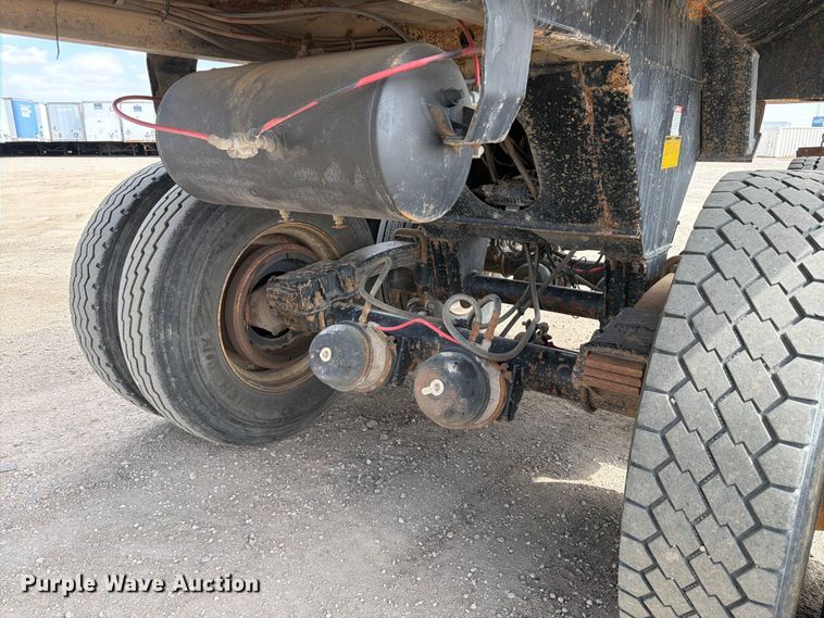 image for item FM7533 1999 Clement RKHL3226 end dump trailer