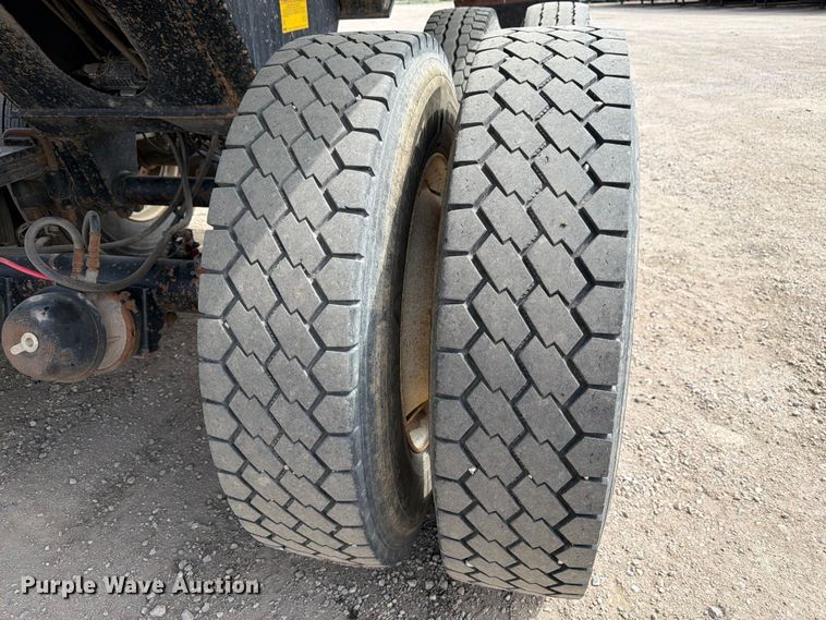 image for item FM7533 1999 Clement RKHL3226 end dump trailer