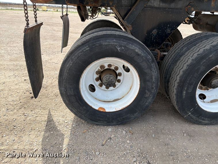 image for item FM7533 1999 Clement RKHL3226 end dump trailer