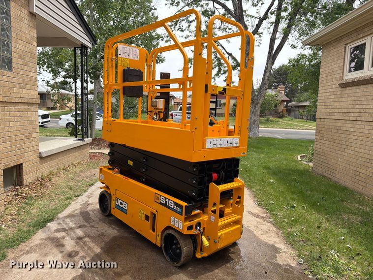 image for item FM7534 2023 JCB S1932EDRV scissor lift