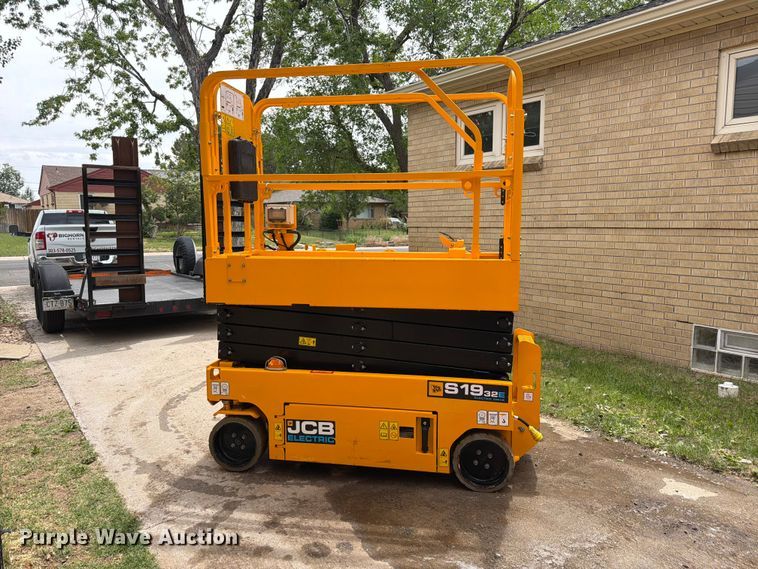 image for item FM7534 2023 JCB S1932EDRV scissor lift