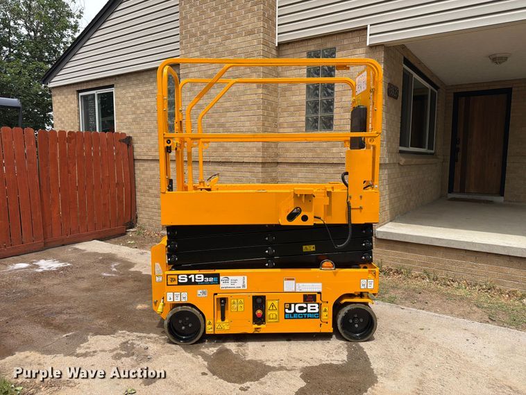 image for item FM7534 2023 JCB S1932EDRV scissor lift