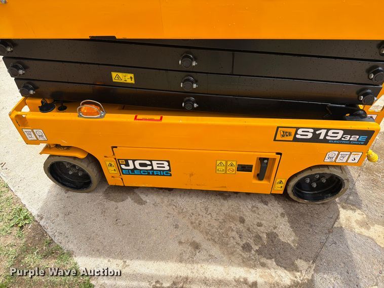 image for item FM7534 2023 JCB S1932EDRV scissor lift