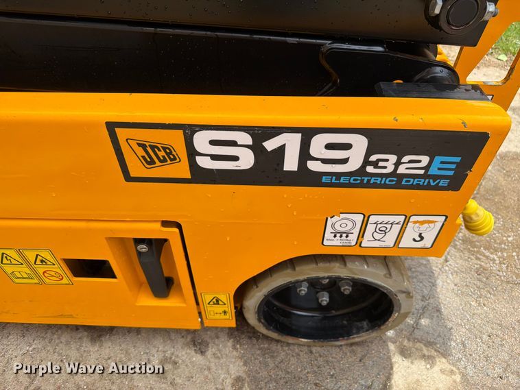image for item FM7534 2023 JCB S1932EDRV scissor lift