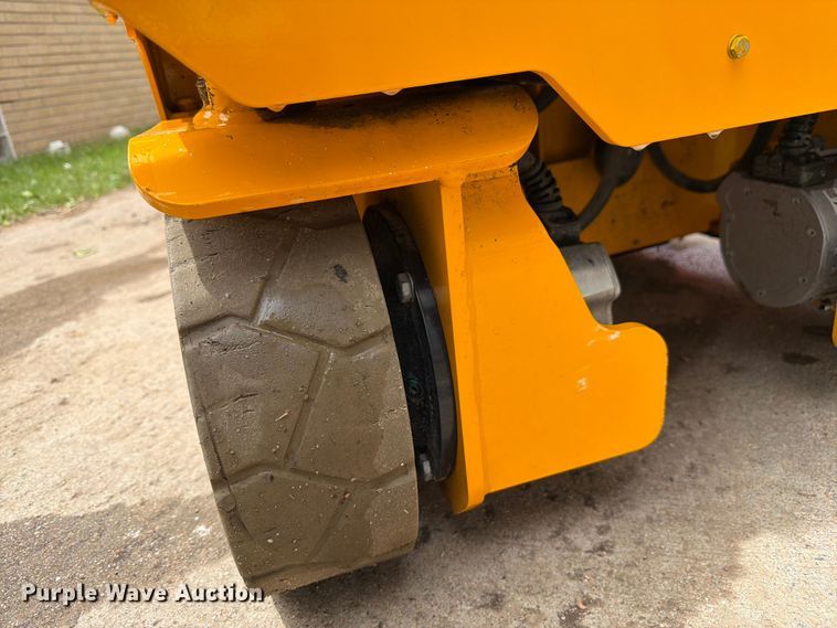 image for item FM7534 2023 JCB S1932EDRV scissor lift