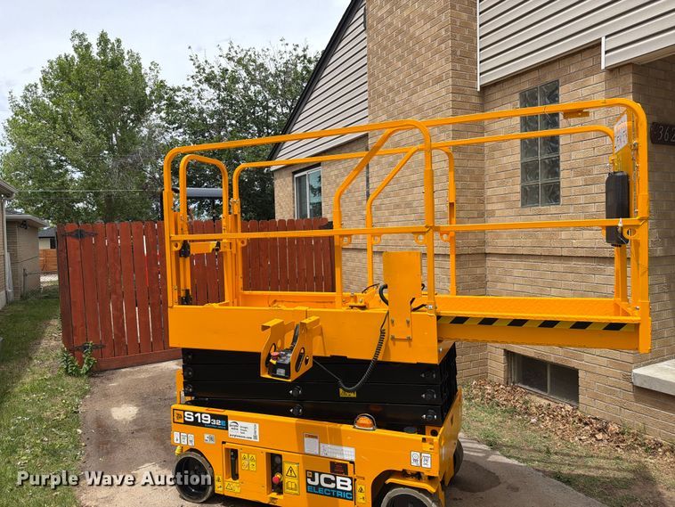 image for item FM7534 2023 JCB S1932EDRV scissor lift