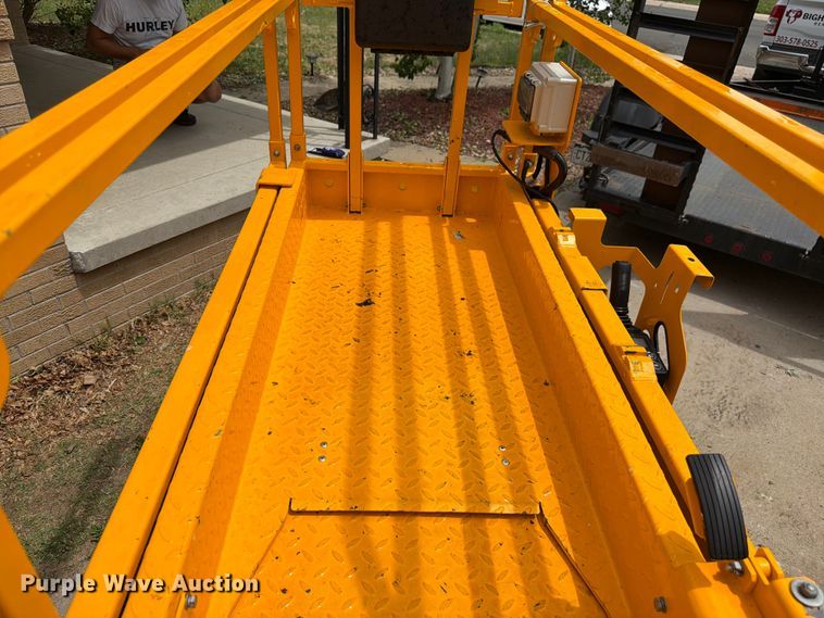 image for item FM7534 2023 JCB S1932EDRV scissor lift