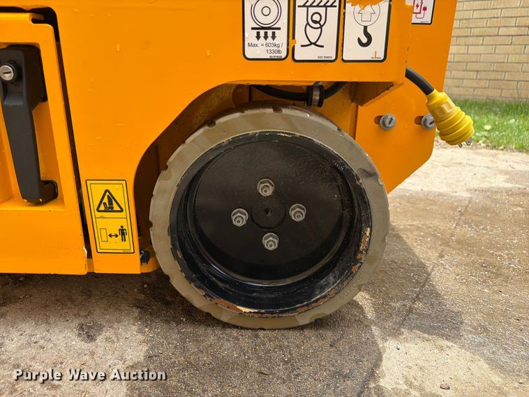 image for item FM7534 2023 JCB S1932EDRV scissor lift