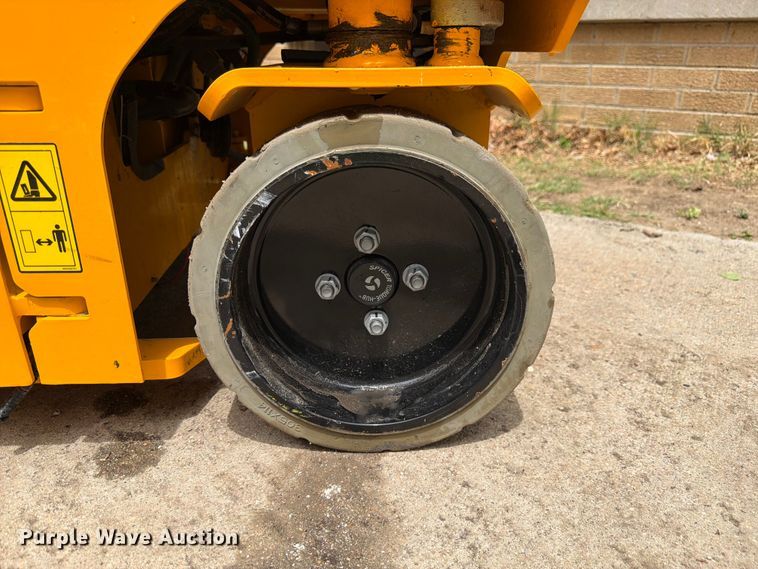 image for item FM7534 2023 JCB S1932EDRV scissor lift