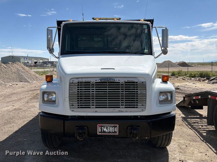 image for item FM7537 2001 Freightliner FL70 dump truck
