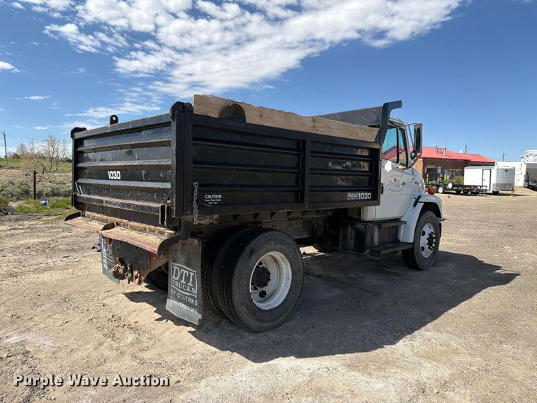 image for item FM7537 2001 Freightliner FL70 dump truck