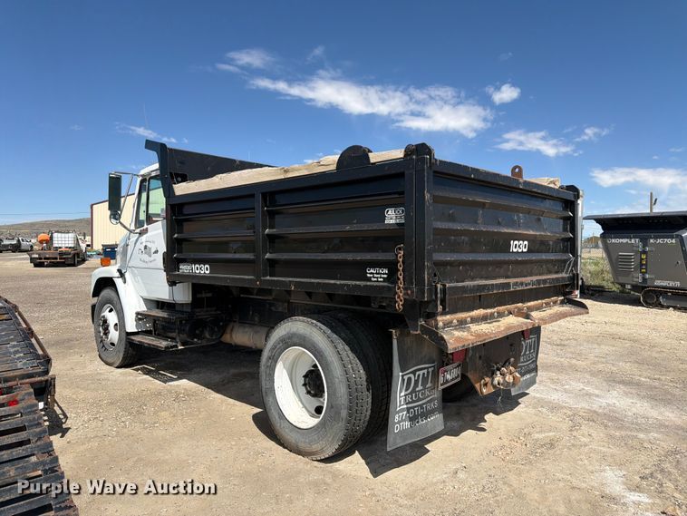 image for item FM7537 2001 Freightliner FL70 dump truck