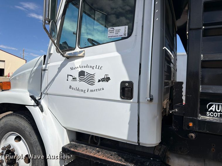 image for item FM7537 2001 Freightliner FL70 dump truck