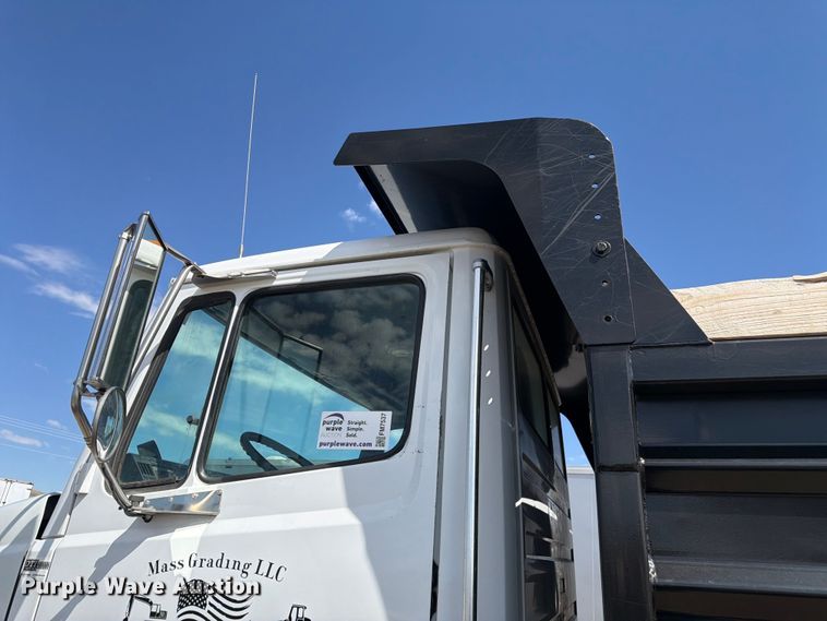 image for item FM7537 2001 Freightliner FL70 dump truck