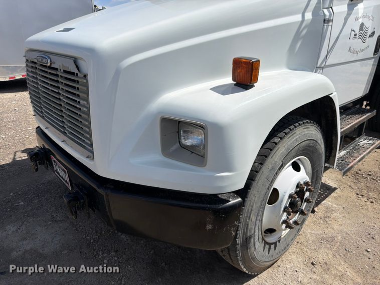 image for item FM7537 2001 Freightliner FL70 dump truck
