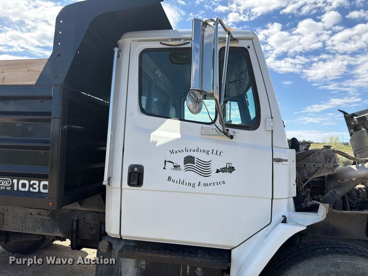 image for item FM7537 2001 Freightliner FL70 dump truck