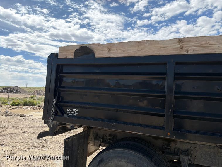 image for item FM7537 2001 Freightliner FL70 dump truck