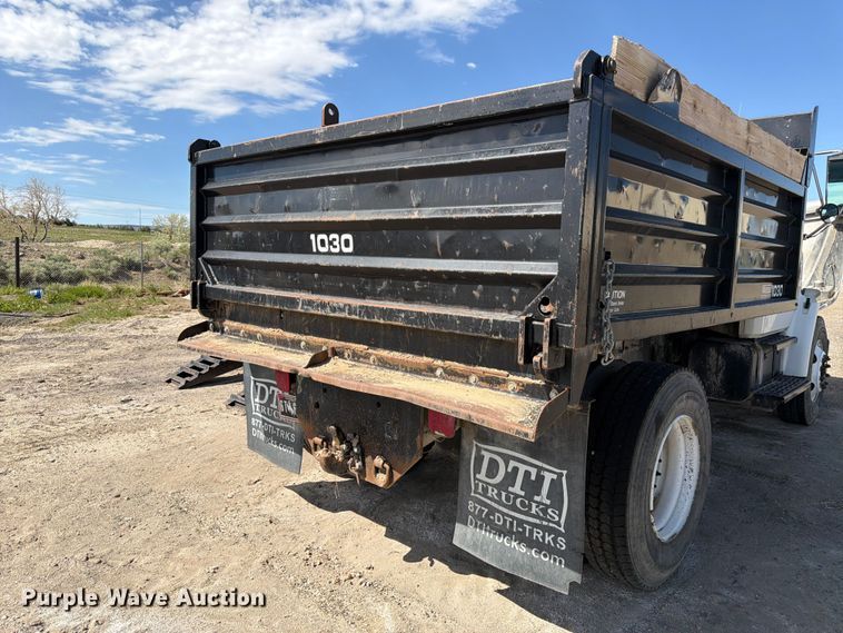 image for item FM7537 2001 Freightliner FL70 dump truck