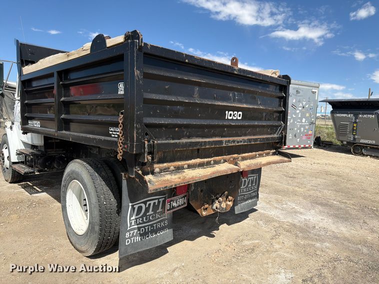 image for item FM7537 2001 Freightliner FL70 dump truck