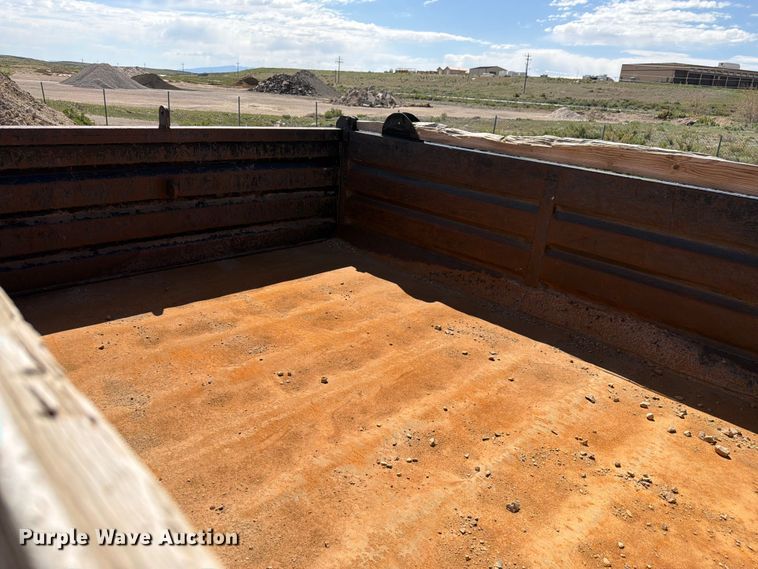 image for item FM7537 2001 Freightliner FL70 dump truck