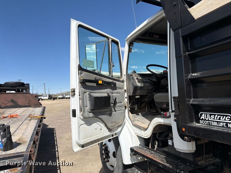 image for item FM7537 2001 Freightliner FL70 dump truck