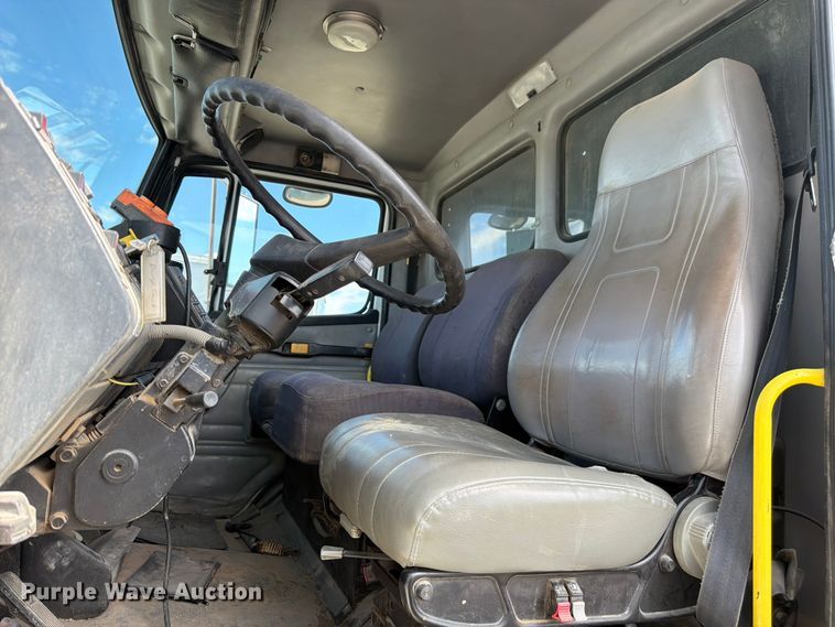 image for item FM7537 2001 Freightliner FL70 dump truck