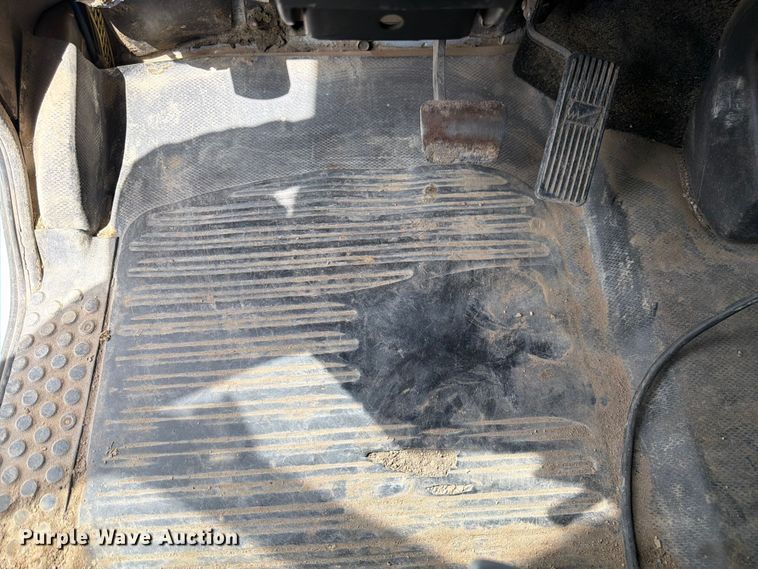 image for item FM7537 2001 Freightliner FL70 dump truck