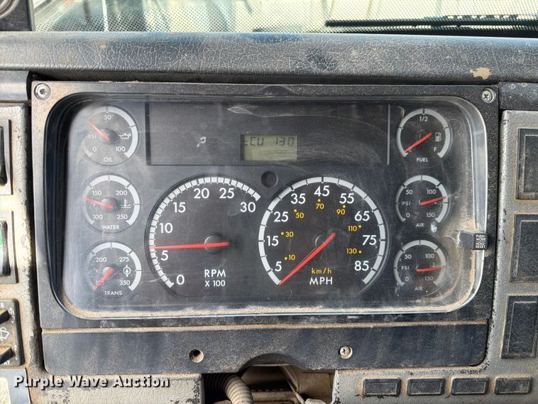 image for item FM7537 2001 Freightliner FL70 dump truck