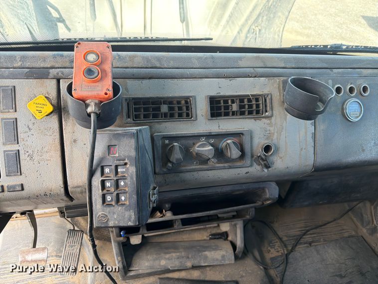 image for item FM7537 2001 Freightliner FL70 dump truck