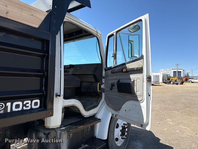 image for item FM7537 2001 Freightliner FL70 dump truck