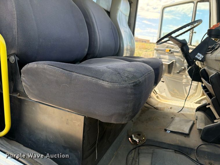 image for item FM7537 2001 Freightliner FL70 dump truck