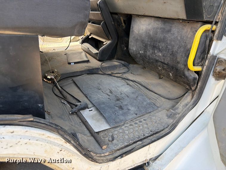 image for item FM7537 2001 Freightliner FL70 dump truck