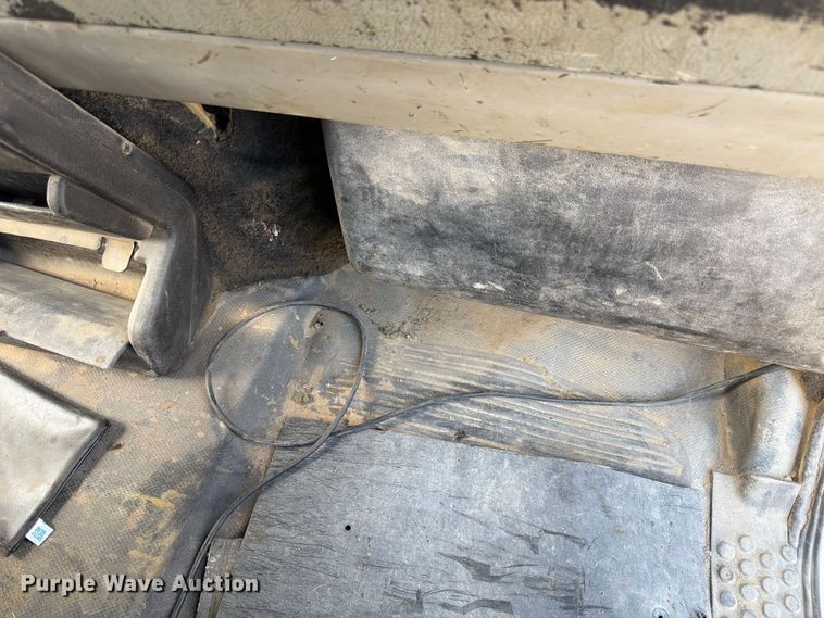 image for item FM7537 2001 Freightliner FL70 dump truck