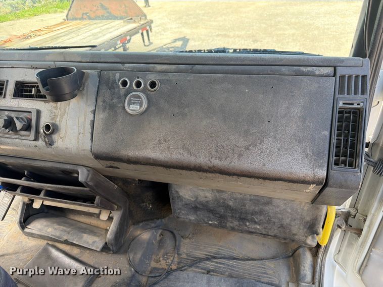 image for item FM7537 2001 Freightliner FL70 dump truck