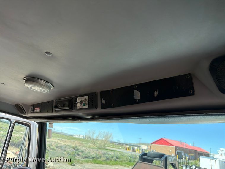 image for item FM7537 2001 Freightliner FL70 dump truck