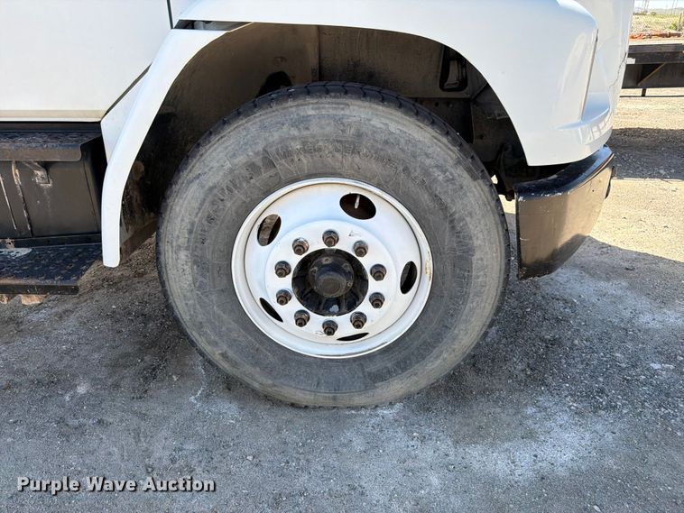 image for item FM7537 2001 Freightliner FL70 dump truck