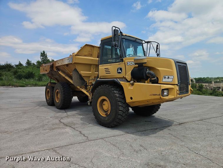 image for item FN5692 2007 John Deere 300D articulated haul truck