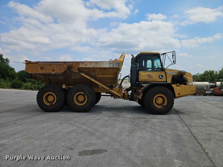 image for item FN5692 2007 John Deere 300D articulated haul truck