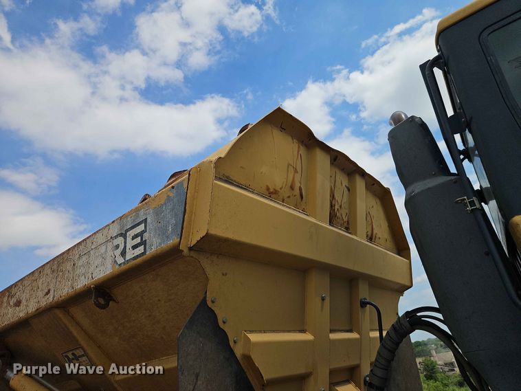 image for item FN5692 2007 John Deere 300D articulated haul truck
