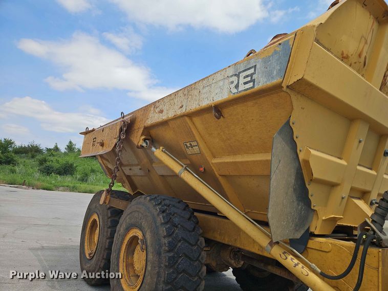 image for item FN5692 2007 John Deere 300D articulated haul truck