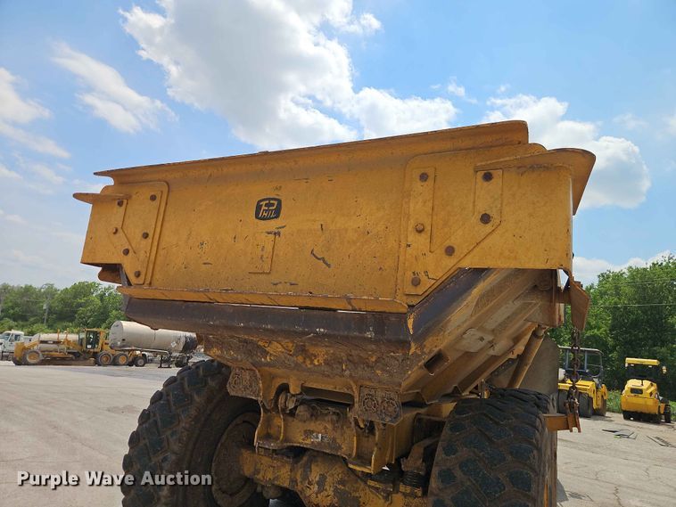 image for item FN5692 2007 John Deere 300D articulated haul truck