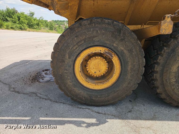 image for item FN5692 2007 John Deere 300D articulated haul truck