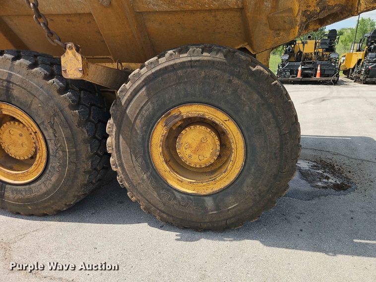 image for item FN5692 2007 John Deere 300D articulated haul truck