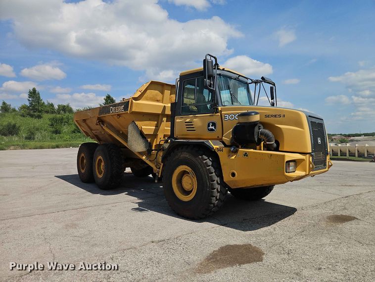image for item FN5693 2015 John Deere 300D Series II articulated haul truck